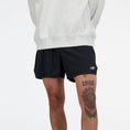 Load image into Gallery viewer, Men's New Balance RC Seamless Short 5 Inch

